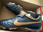 2005 Nike Air Legend Football Boots - NEW in box, Maat XS of kleiner, Ophalen of Verzenden, Nieuw, Schoenen