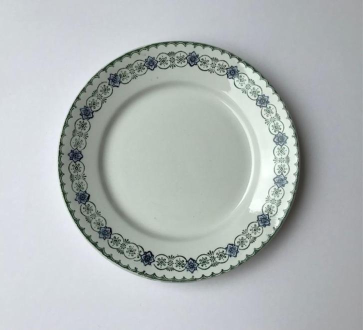 St. Amand terre de fer plat bord 1932, Antiek en Kunst, Antiek | Servies los, Ophalen of Verzenden