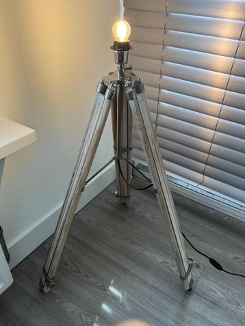 vloerlamp beschikbaar voor biedingen