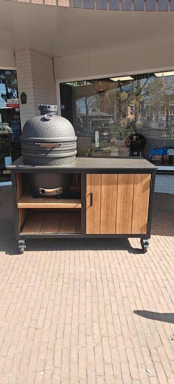 BBQ Deal: The Bastard large urban in een fraaii meubel! beschikbaar voor biedingen