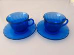 Twee mooie blauwe vintage kop en schotels Arcoroc!, Ophalen of Verzenden