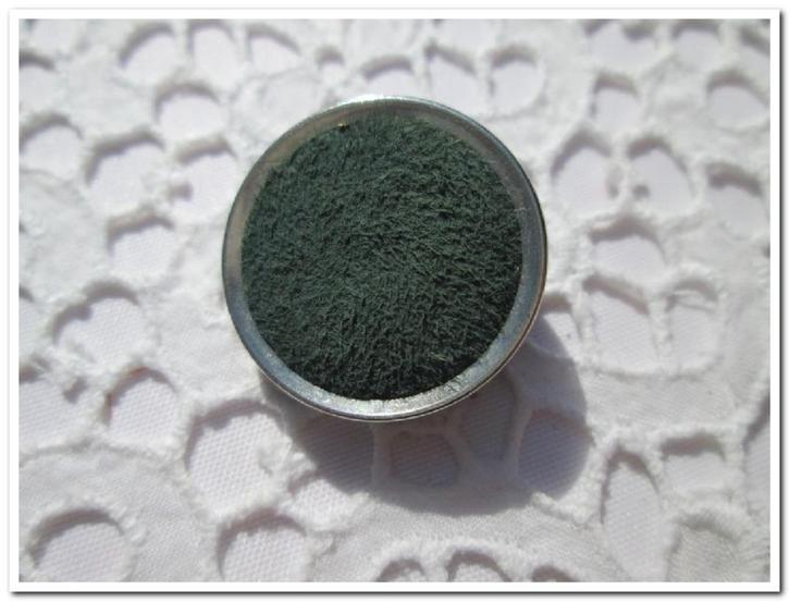 Vintage kunststof/metaal suède knoop nr m1687 zilver-groen, Hobby en Vrije tijd, Naaien en Fournituren, Zo goed als nieuw, Knoop of Knopen