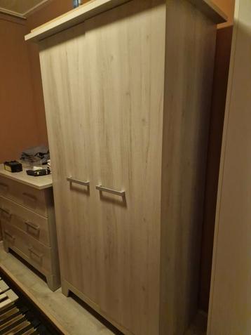 Commode met kast voor kinderkamer beschikbaar voor biedingen