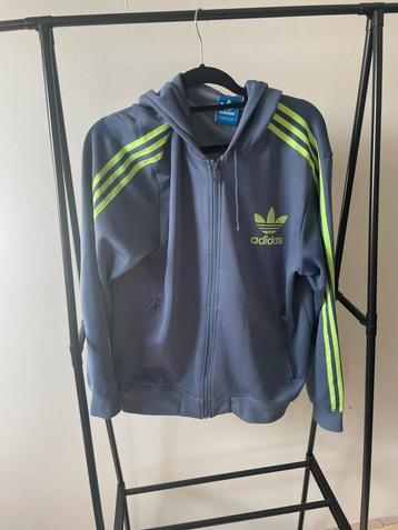 Adidas maat L beschikbaar voor biedingen