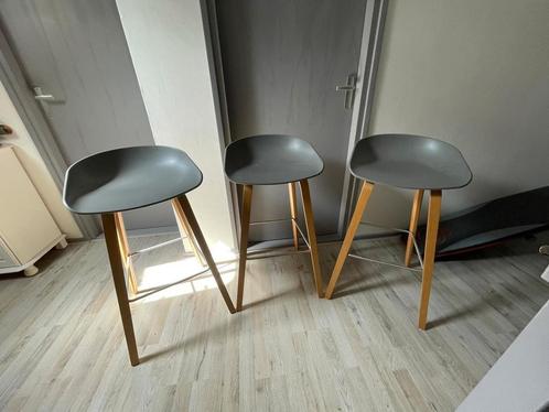 3x HAY barkrukken AAS32 grijs en bartafel/statafel, Huis en Inrichting, Barkrukken, Zo goed als nieuw, 3 krukken, Ophalen