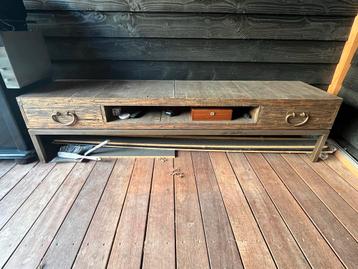 Mooi groot TV meubel (209,5cm) beschikbaar voor biedingen
