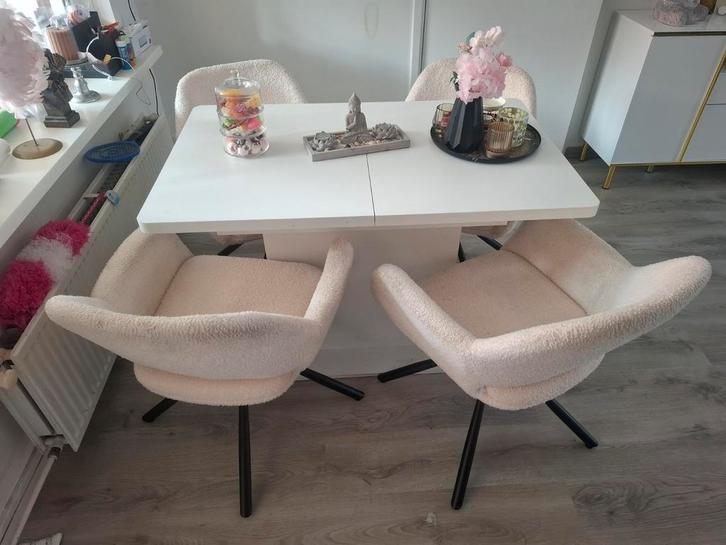 Uitschuifbare eethoek met 4 draaistoelen, Huis en Inrichting, Complete eetkamers, Zo goed als nieuw, 4 tot 6 stoelen, Ophalen