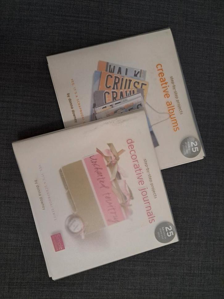 2 Instructieboeken Scrapbooking, Hobby en Vrije tijd, Scrapbooking, Zo goed als nieuw, Album of Boek, Overige merken, Ophalen of Verzenden