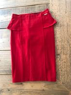 Rode rok van Guess. Maat 34. Zwarte rok Guess, Ophalen, Zo goed als nieuw, Maat 34 (XS) of kleiner, Boven de knie