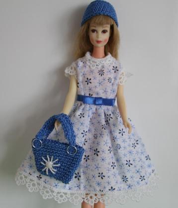 Francie 17: blauw getinte set: jurk, tas en muts beschikbaar voor biedingen