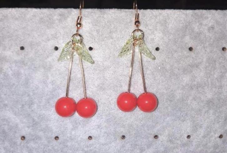 Leuke Goudkleurige Kers Oorbellen - Nieuw!, Sieraden, Tassen en Uiterlijk, Oorbellen, Nieuw, Hangers, Overige materialen, Rood