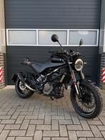 HUSQVARNA SVARTPILEN 125 AKRAPOVIC GARANTIE (bj 2023), Motoren, Bedrijf, 125 cc, 11 kW of minder, Naked bike