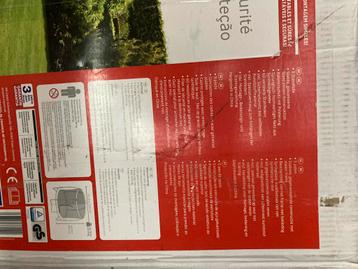 Nieuwe Trampoline met Veiligheidsnet beschikbaar voor biedingen