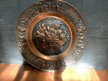 Vintage decoratief koperen wandbord beschikbaar voor biedingen