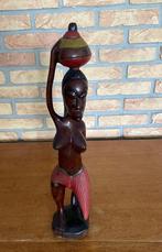 Beeld houtsnijwerk  Afrikaanse vrouw waterdraagster, Antiek en Kunst, Ophalen of Verzenden