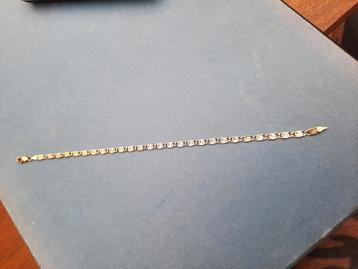 Leuk motief gouden armbandje beschikbaar voor biedingen