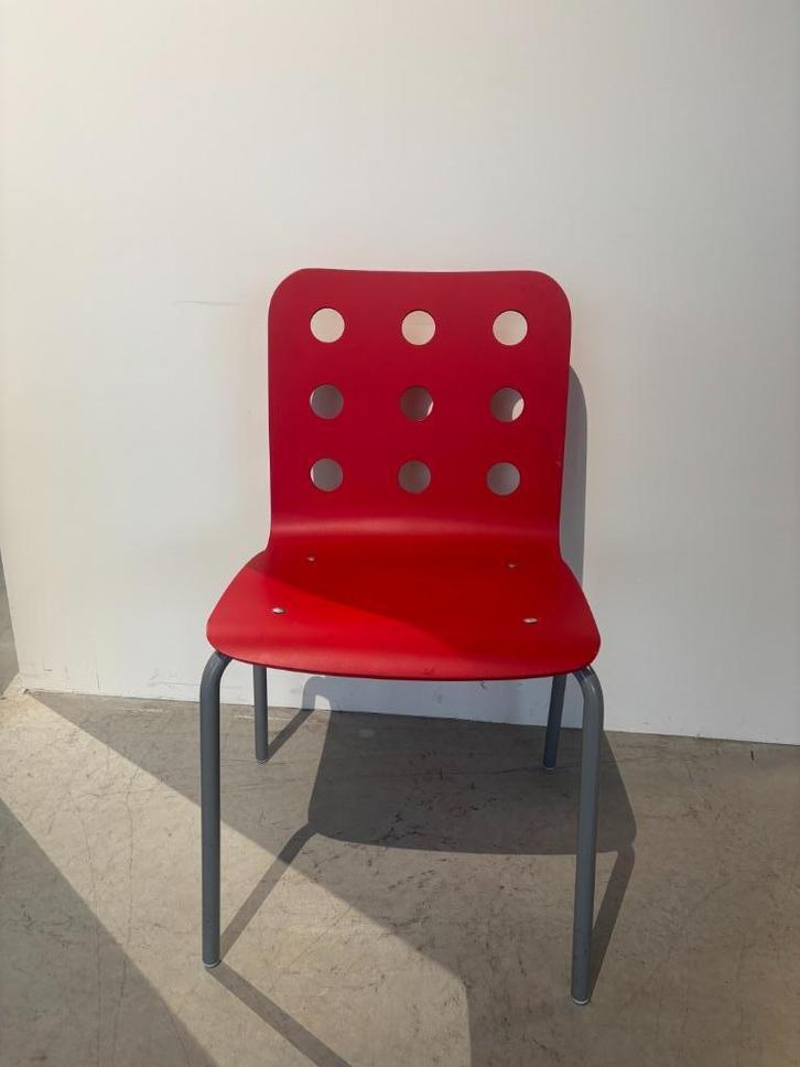 Stapelbare stoelen, Huis en Inrichting, Stoelen, Gebruikt, Vijf, Zes of meer stoelen, Hout, Kunststof, Rood, Ophalen of Verzenden