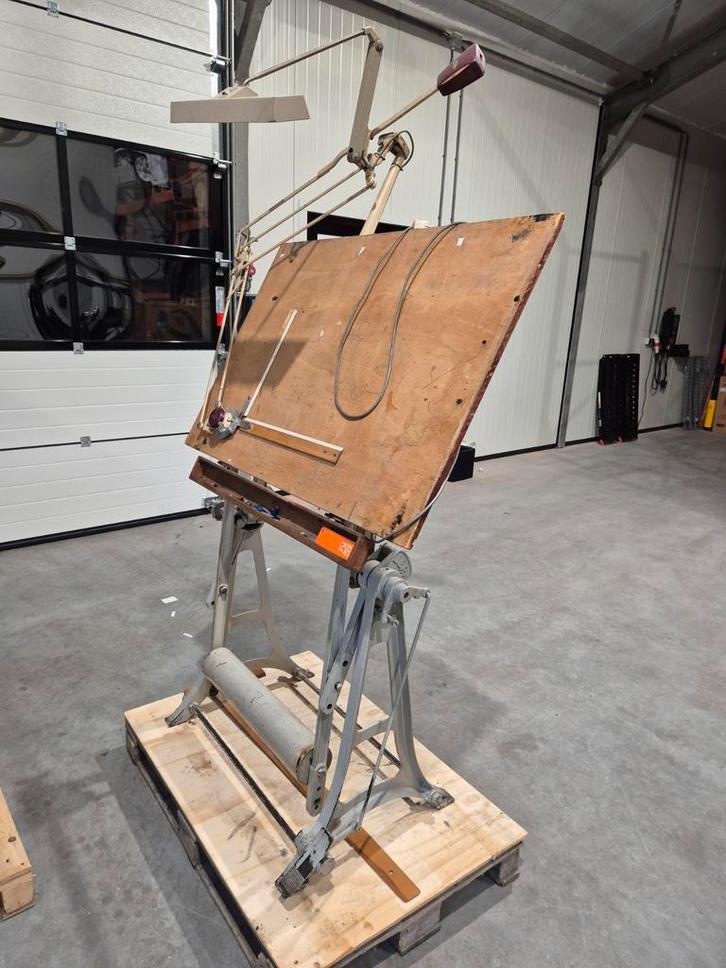 Mooie antieke Libra tekentafel, Doe-het-zelf en Verbouw, Tekentafels, Gebruikt, 130 tot 150 cm, Verlichting, Ophalen