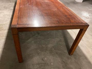 Eetkamer tafel beschikbaar voor biedingen