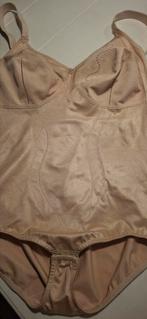 Triumph corselet beige poederkleur., Kleding | Dames, Triumph, Ophalen of Verzenden, Beige, Body of Korset