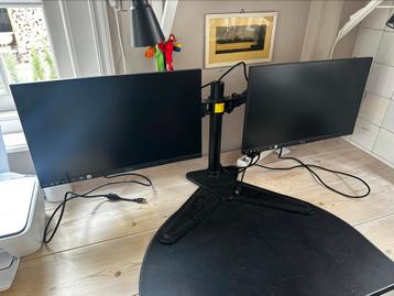 2x 24 inch fullHD schermen met steun beschikbaar voor biedingen