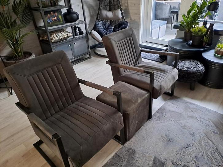 Twee mooie industriële fauteuils van Pronto, Huis en Inrichting, Fauteuils, Zo goed als nieuw, Stof, 50 tot 75 cm, Minder dan 75 cm