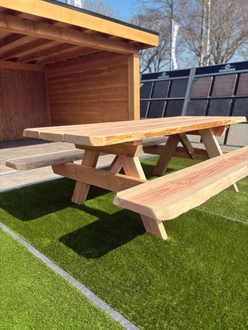 Robuuste Douglas Picknickbank (2,5 meter) beschikbaar voor biedingen