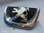 Embleem voorzijde Peugeot 207 1.6-16V ('06-'12), Auto-onderdelen, Gebruikt, Ophalen of Verzenden, Peugeot, Peugeot