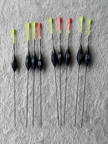 adv 322 / NIEUW set 9 dobbers ARCA beschikbaar voor biedingen