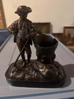 Antiek bronzen beeldje van een boer met gereedschap, Antiek en Kunst, Antiek | Koper en Brons, Ophalen of Verzenden, Brons