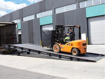 Laadbrug te koop Mobiele laadbrug voor vrachtwagens laadramp beschikbaar voor biedingen