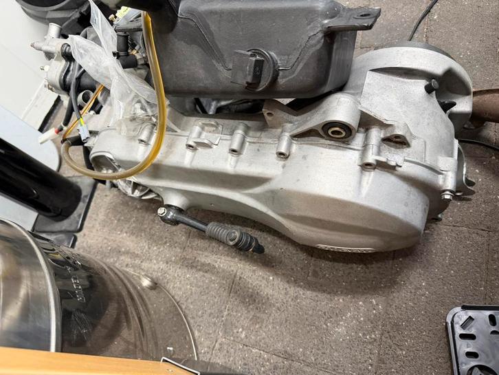 Gilera runner fx 125cc 2t motorblok enkeldisk 2692km zgan, Fietsen en Brommers, Brommeronderdelen | Algemeen, Zo goed als nieuw