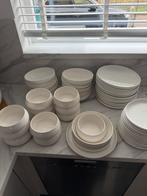 Compleet gebroken  wit servies, Ophalen, Zo goed als nieuw, Effen, Porselein
