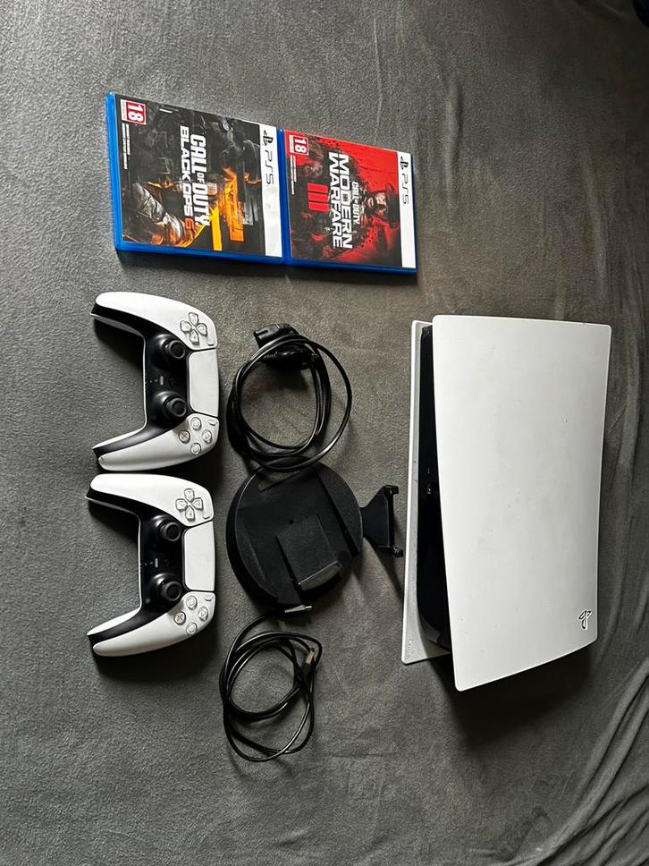 PlayStation 5 Disk Edition incl. 2 controllers + 2 games, Spelcomputers en Games, Spelcomputers | Sony PlayStation 5, Zo goed als nieuw