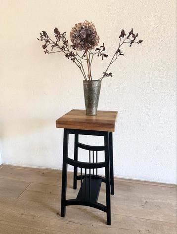 Vintage art deco side table plantentafel gerestyled beschikbaar voor biedingen