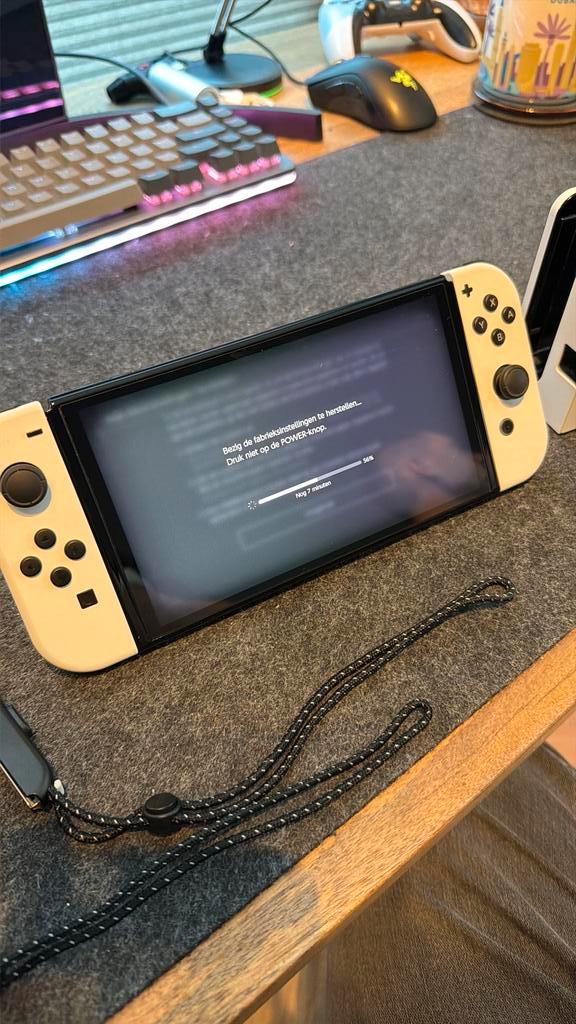 Nintendo switch wit (HEG-001) OLED, Spelcomputers en Games, Spelcomputers | Nintendo Switch, Zo goed als nieuw, Switch Original