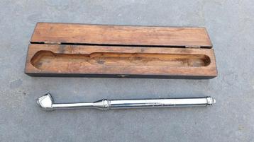 Vintage bandenspanningsmeter beschikbaar voor biedingen