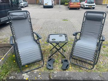 Camping ligstoelen + bijzettafel beschikbaar voor biedingen