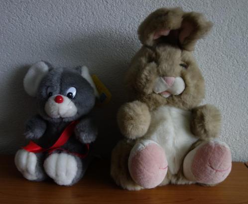 2 verschillende pluche knuffels in nieuwstaat, Kinderen en Baby's, Speelgoed | Knuffels en Pluche, Nieuw, Konijn, Ophalen of Verzenden