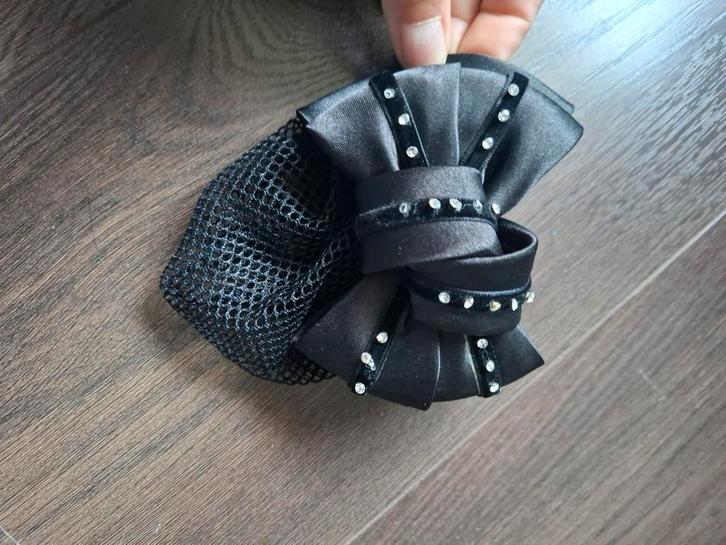 Haarklip voor paardrijwedstrijd, Dieren en Toebehoren, Paardrijkleding, Zo goed als nieuw, Overige typen, Dressuur, Ophalen of Verzenden