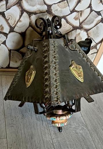 Stoere plafond lamp beschikbaar voor biedingen