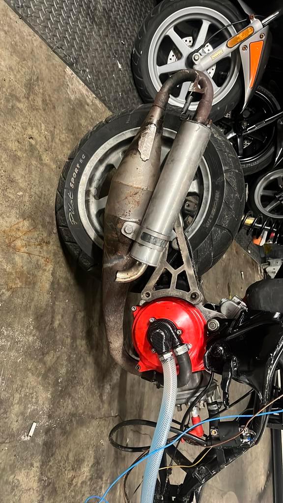 Yasuni c21, Fietsen en Brommers, Brommeronderdelen | Algemeen, Zo goed als nieuw, Uitlaat, Ophalen of Verzenden