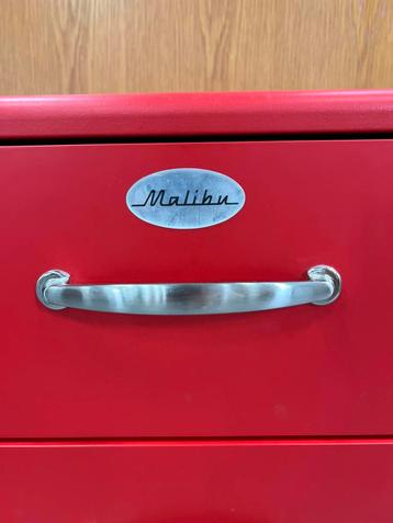 Rode  ladekast “Malibu” – retro design met flair beschikbaar voor biedingen