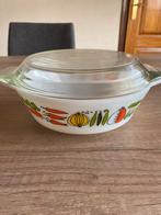 Vintage Pyrex Schaal met Deksel - Groentemotief, Ophalen of Verzenden, Zo goed als nieuw