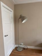 Zandkleurige staande lamp - Hektar IKEA, Huis en Inrichting, Lampen | Vloerlampen, Ophalen, Gebruikt, 150 tot 200 cm