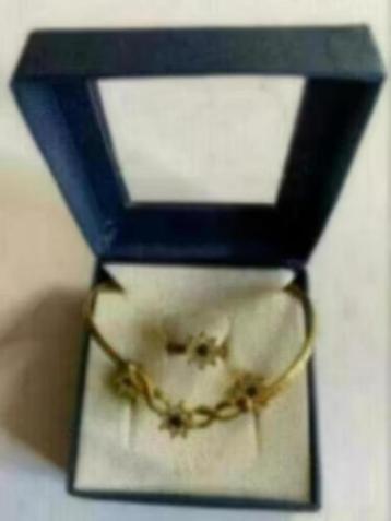 Mooie ketting, oorclips en ring ( nieuw) beschikbaar voor biedingen