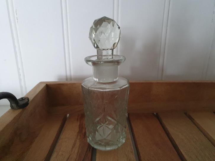 Sierlijk glazen stolp flesje, Antiek en Kunst, Antiek | Glas en Kristal, Ophalen of Verzenden