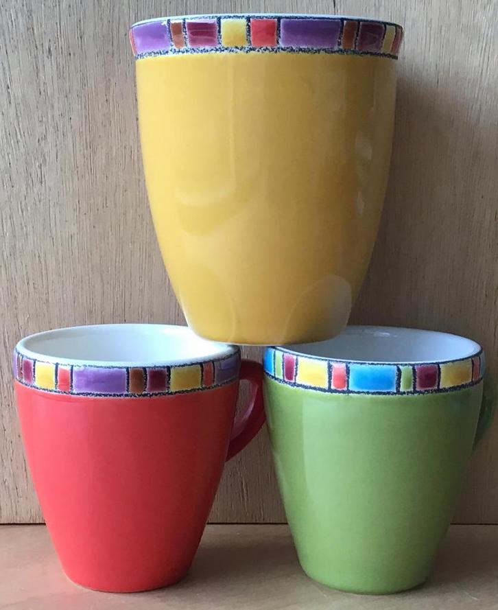 Twee kopjes & beker van Artesa Ecuador - ZGAN, Huis en Inrichting, Keuken | Servies, Zo goed als nieuw, Kop(pen) en/of Schotel(s)