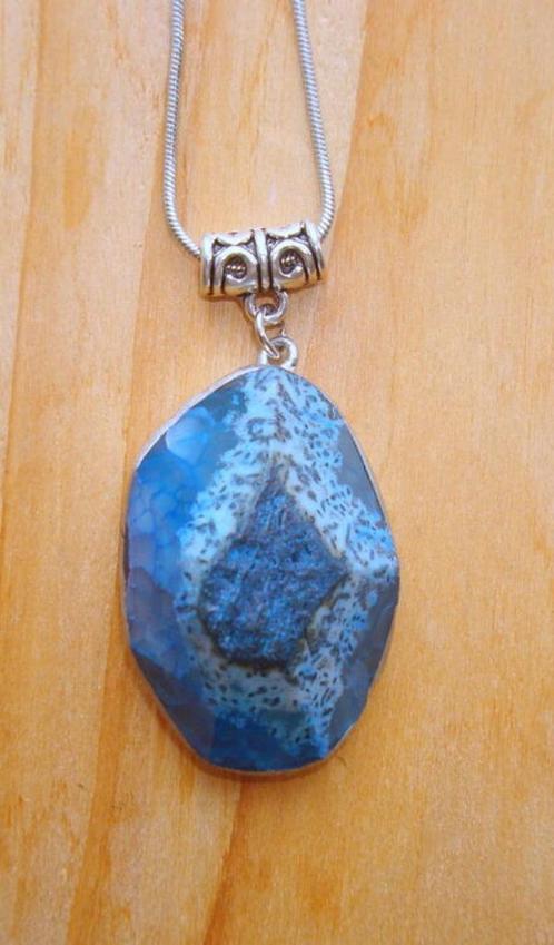 Ketting met bolle hanger van blauw agaat, Sieraden, Tassen en Uiterlijk, Kettingen, Nieuw, Steen of Mineraal, Blauw, Met hanger