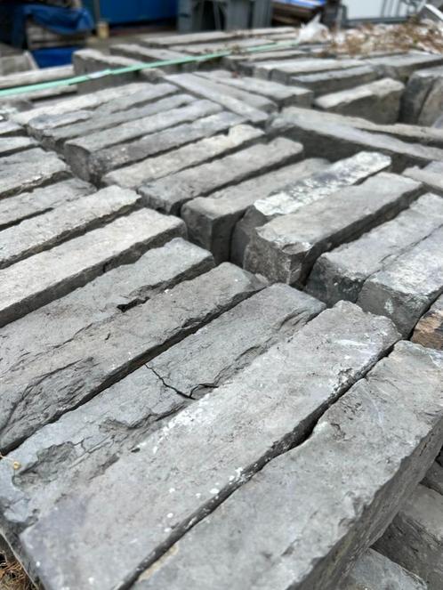 antieke metselstenen - bricks - waaltjes zwart grijs, Doe-het-zelf en Verbouw, Metselstenen, Gebruikt, Bakstenen, Ophalen